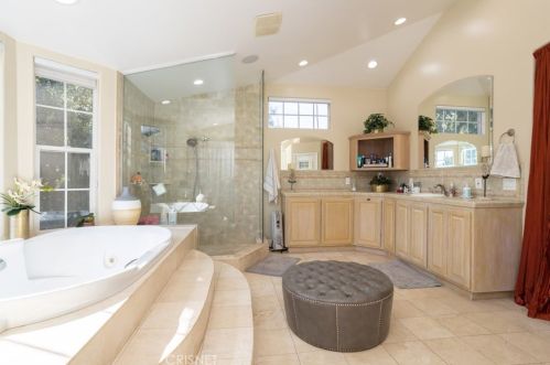 1118 Knollcrest Dr, Covina CA  91724-3432 exterior