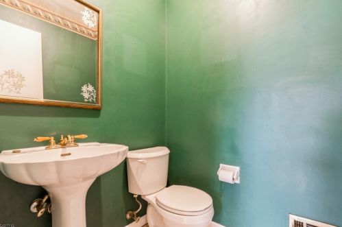 147 Riva Dr, Hackettstown NJ  07840-3728 exterior