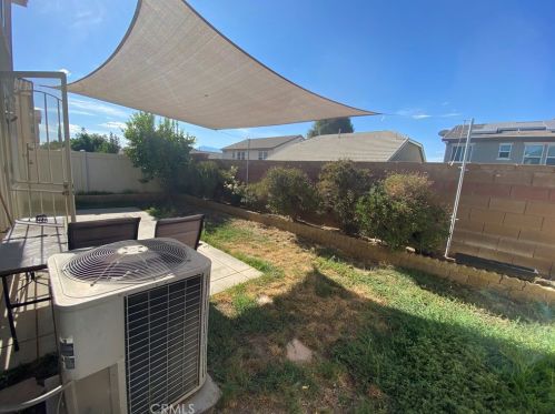 1323 Burdock St, Beaumont CA  92223-8301 exterior