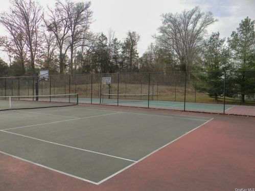 831 Huntington Dr, Fishkill NY  12524-4917 exterior