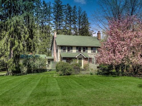 227 Old Mill Rd, Valley Cottage, NY 10989-1418