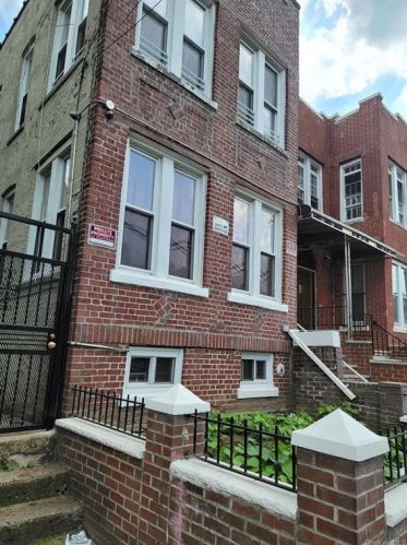 2220 Lyon Ave, Bronx, NY 10462-5029