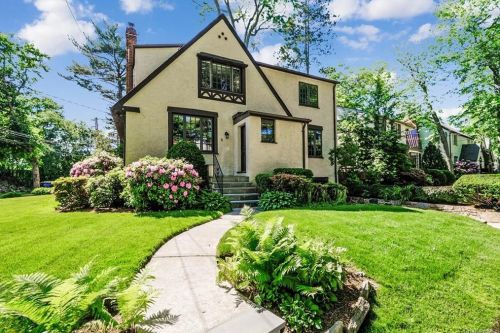 8 Parkway, Mount Vernon NY  10552-1219 exterior