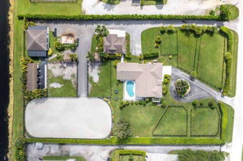 2904 Appaloosa Trl, West Palm Beach FL  33414-7639 exterior