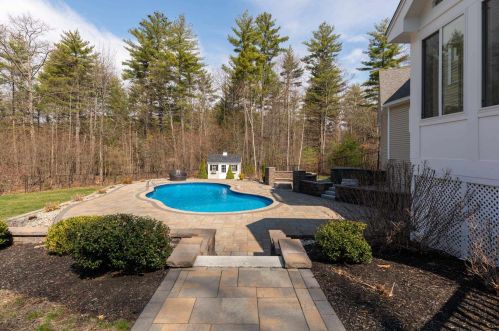 49 Sandy Ln, Dover NH  03820-5900 exterior