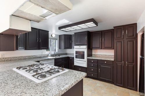 475 Johnson St, Sebastopol, CA 95472-3430