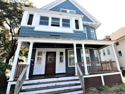 88 Vine St, Bridgeport, CT 06604-3041