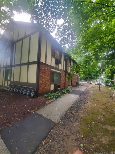 10 Andover Ct, Brookfield Center, CT 06804-2715