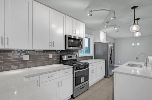 8601 Christopher Dr, Dyer, IN 46373-9331
