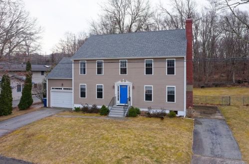 11 Beverly Rd, Waterford, CT 06385-1624