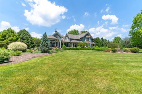 12921 Fox Hollow Rd, Thiensville, WI 53097-1804