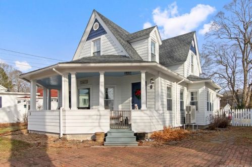 3 Riverside Pl, Gales Ferry CT  06335-1442 exterior
