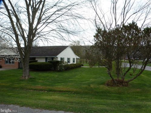 136 Pin Oak Rd, Maze, PA 17094-8716
