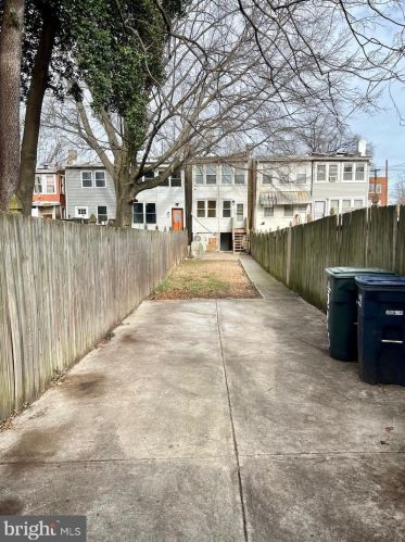 2015 Naylor Rd, Washington DC 20020-4515 exterior