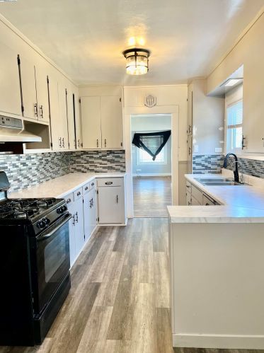 6035 Holway St, Oakland CA  94621-4137 exterior