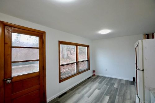 58 Robincrest Dr, Waterbury CT  06708-2406 exterior