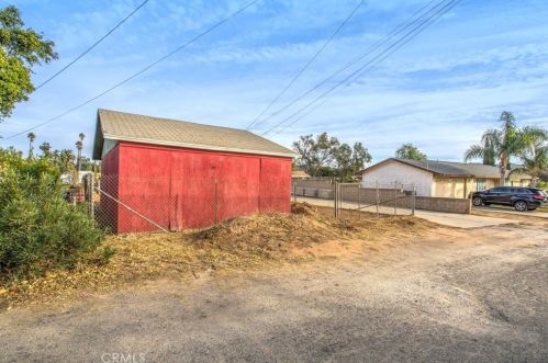 8435 Mission Blvd, Riverside CA  92509-2976 exterior