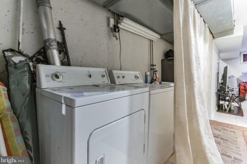 1092 Hopkins Ave, Manor PA  19036-1222 exterior