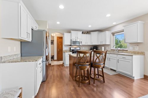 1317 Cider Cir, Mukwonago, WI 53149-1935