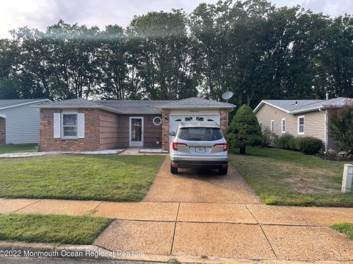 97 Courtshire Dr, Bricktown, NJ 08723-7137