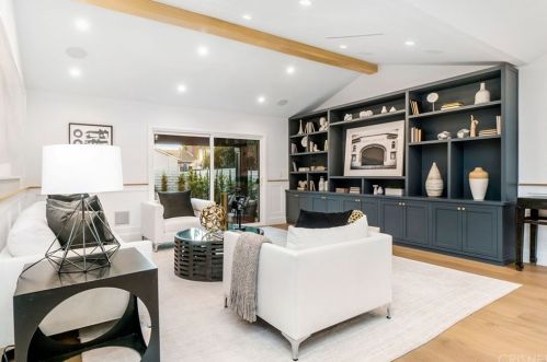 5465 Saloma Ave, Van Nuys CA  91411-3643 exterior