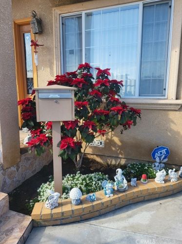 11803 Casimir Ave, Hawthorne CA  90250-1994 exterior