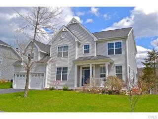 17 Independence Cir, Waterbury, CT 06762-3350