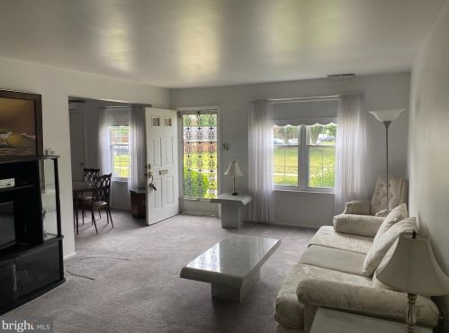 2037 Harbour Dr, Palmyra NJ  08065-1117 exterior