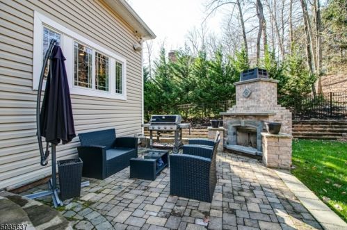 1 Mueller Pl, Warren NJ  07059-5703 exterior