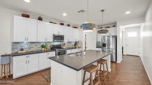 33812 30 Dr, Phoenix AZ exterior