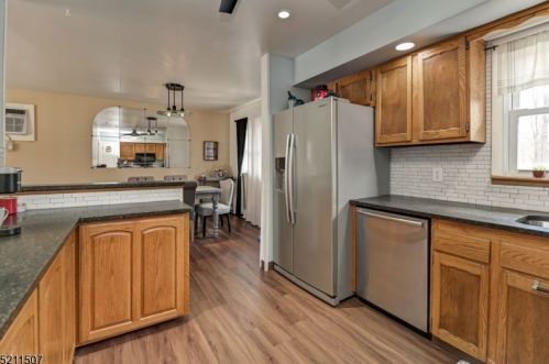 8 Glencross Rd, West Milford Lakes NJ  07480-2206 exterior