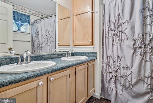 1528 Macintosh Way, Hummelstown PA  17036-8727 exterior