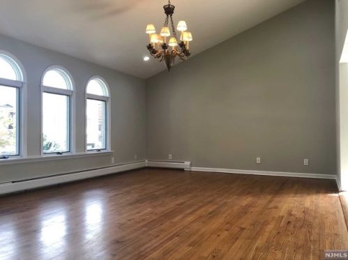 333 9th St, Palisades Park NJ  07650-2203 exterior
