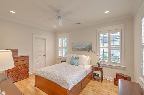 1521 Lindsey Creek Dr, Mount Pleasant SC  29466-8393 exterior