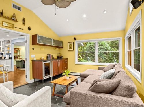 10 Pink Cloud Ct, Norwalk CT  06851-3310 exterior