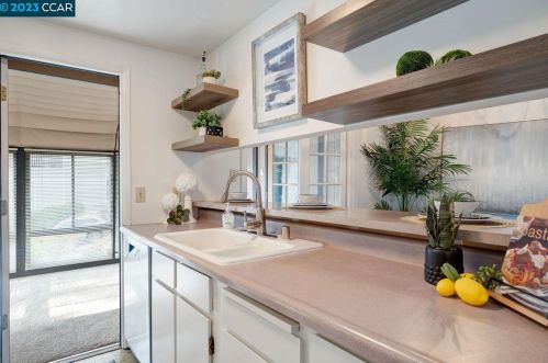 401 Ridgeview Dr, Concord, CA 94523-1027