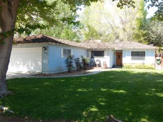 430 Wildrose Ln, Bishop, CA 93514-2956