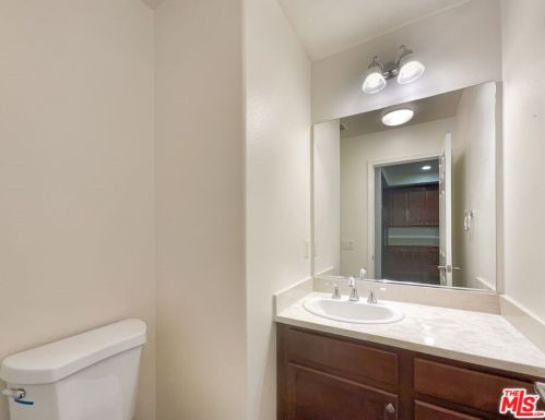 28647 Pietro Dr, Santa Clarita CA  91354-2699 exterior