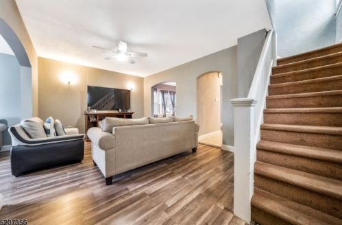 426 5th Ave, Roselle, NJ 07203-1857