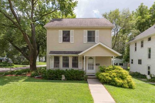 1543 Mississippi Blvd, Panarama Park, IA 52722-4946