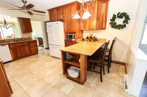4946 Dean Rd, Milwaukee WI  53223-3124 exterior