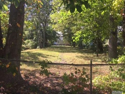 232 Ralph Ave, Babylon, NY 11702-1118