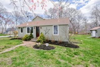 660 Mill Creek Dr, Southold, NY 11971-2617