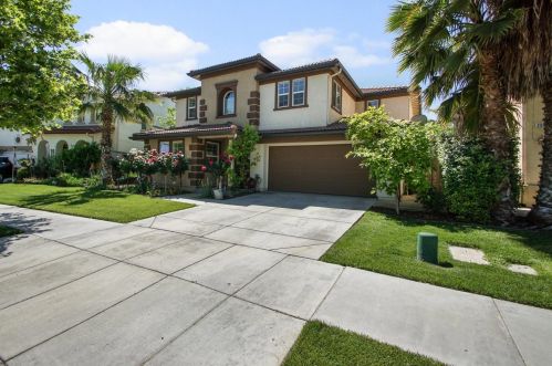 2327 Fallbrook Dr, Los Banos, CA 93635-9489