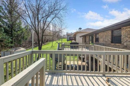 1157 Crestwood Dr, Green Bay WI 54313-5411 exterior