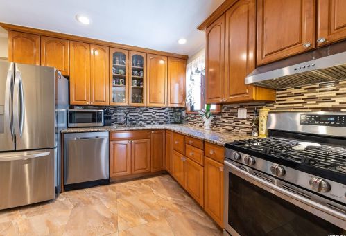 139 Baisley Ave, East Rockaway NY  11518-1823 exterior