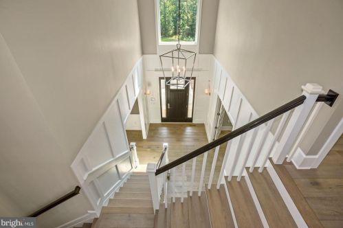 1044 Manning St, Great Falls VA  22066-1922 exterior