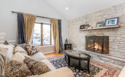 38 Este Pl, Bloomfield, NJ 07003-4121