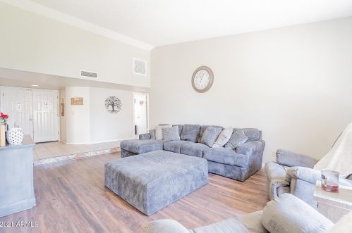 6319 Turquoise Ave, Glendale AZ 85302-1037 exterior