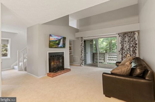 7620 Willow Point Dr, Falls Church, VA 22042-7530